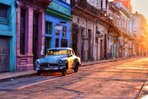 Une vieille voiture à Cuba