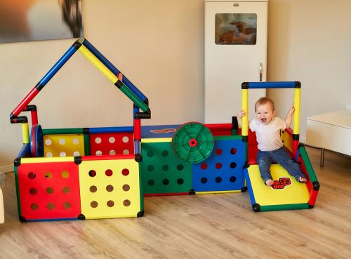 Un enfant jouant sur un kit QUADRO Evolution 