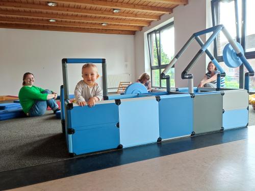 A happy child on the QUADRO jungle gym