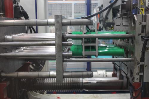 QUADRO tubes in injection molding machine